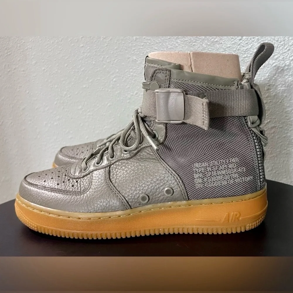 IOB Nike SF Air Force 1 Mid Dark Stucco Sneakers
Shoes Iconic Strap Collectible - Picture 6 of 16
